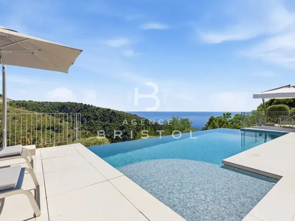 Superbe villa contemporaine avec vue mer panoramique
