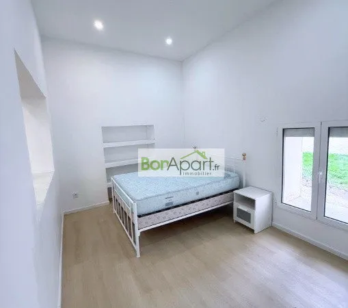 Studio / 24m² / Longjumeau (RER C)