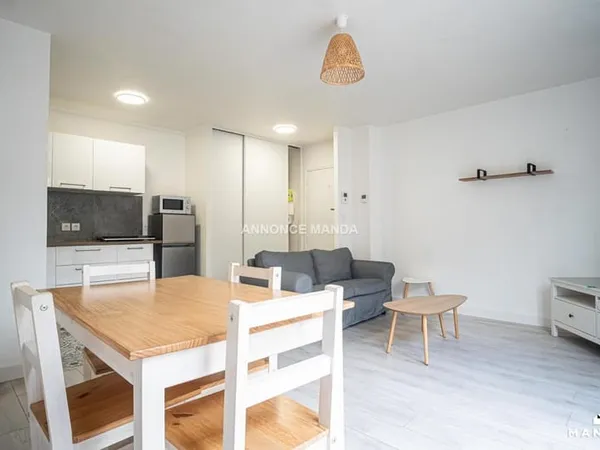 T2 meublé avec terrasse et boxe - Reims