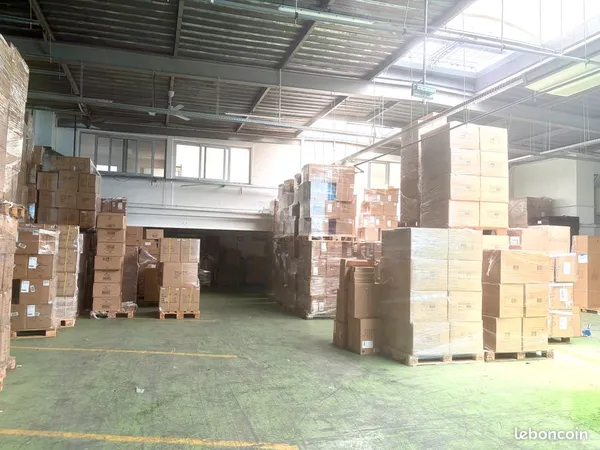 A louer LOCAUX ACTIVITES ENTREPOTS - 871m2 - MONTREUIL