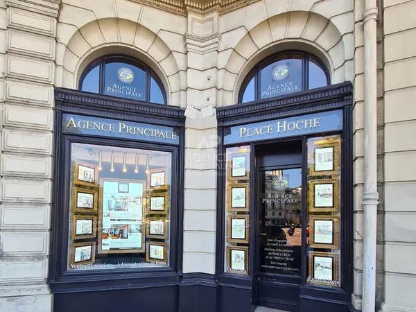 Versailles Rive-Droite appartement 4 pièces 106 m² situé au 1er étage avec ascenseur, cave et parkin