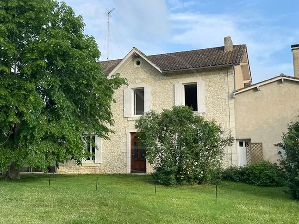 Ancienne ferme avec dépendances et fort potentiel
