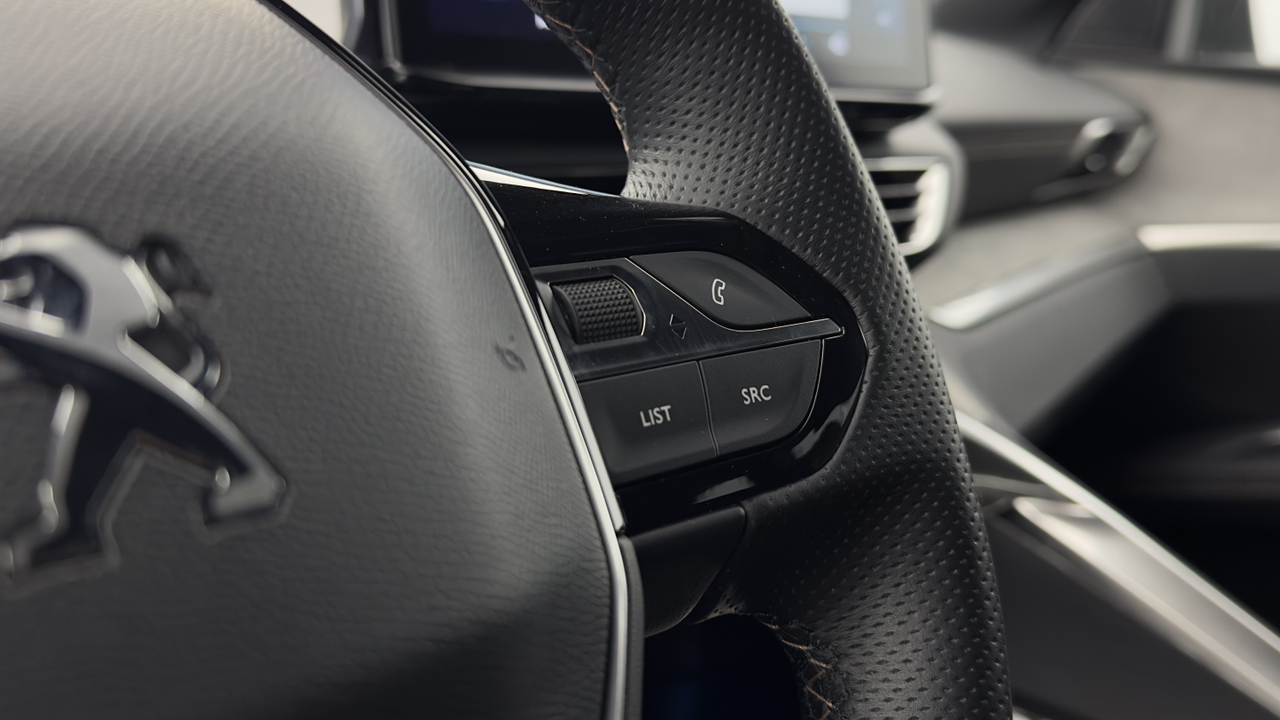 Peugeot 3008 Hybrid 225 e-EAT8 — photo 18