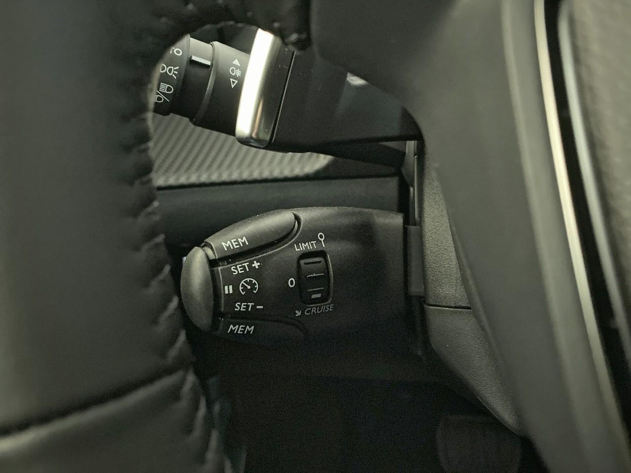 Peugeot 2008 hybrid 145 ch e-dcs6 allure — photo 20