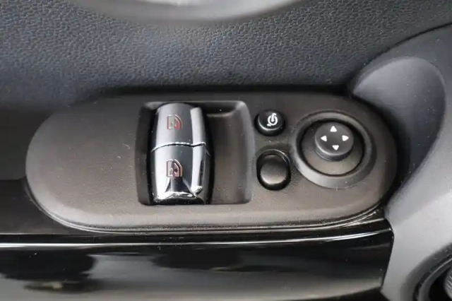 Mini Mini hatch 3 portes cooper 136 ch dkg7 — photo 16
