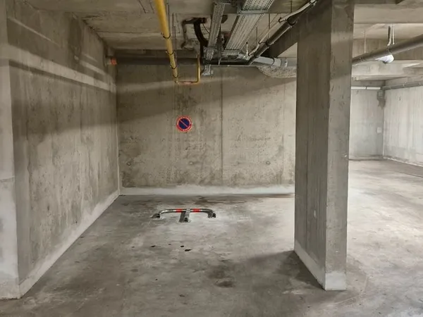 A VENDRE Place de parking dans une résidence sécurisée a Lyon 8