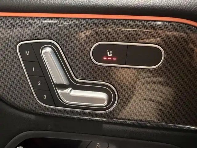 Mercedes Glb 200 d amg line — photo 16