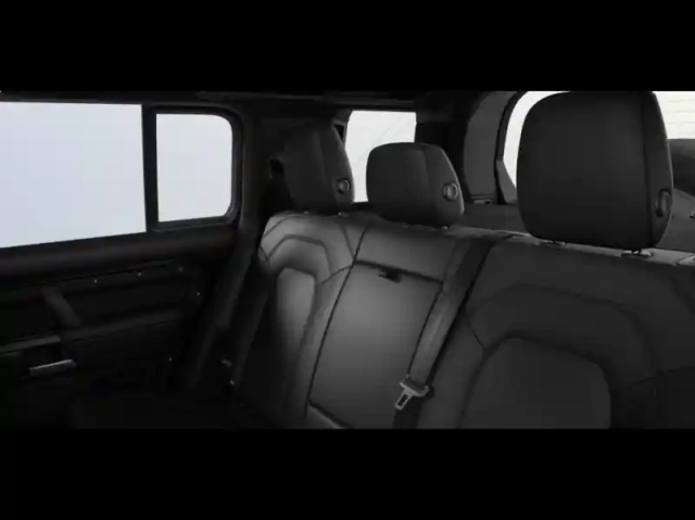 Land Rover Defender 110 2.0 p300e phev x-dynamic hse — photo 8