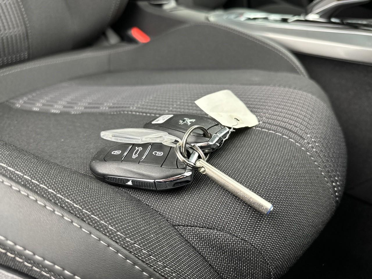 Peugeot 308 puretech 130ch s&s eat8 allure pack — photo 31