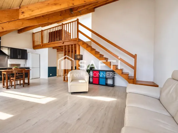 Duplex - dernier étage, veaux volumes et terrasse