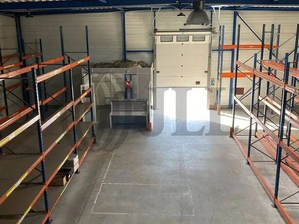 Local d'activité 717 m²