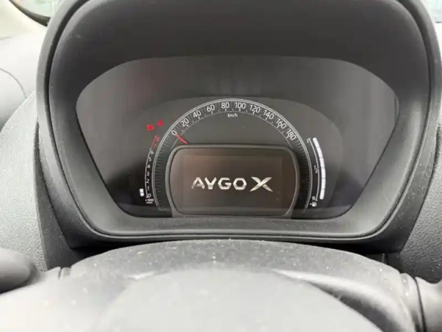 Toyota Aygo 1.0 vvt-i 72 dynamic — photo 28