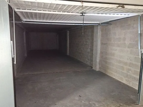 A louer très grand double/triple garage - Lorient Centre