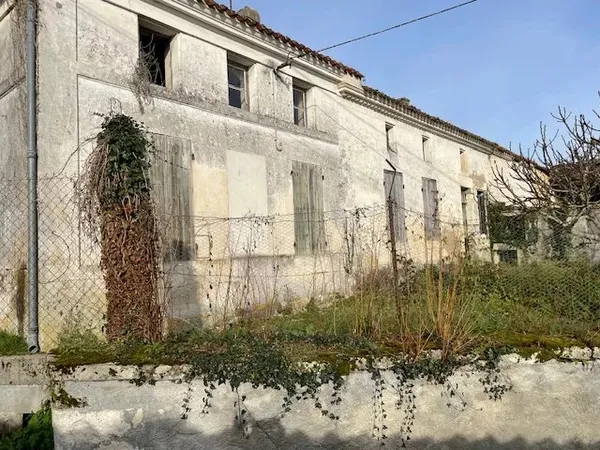 Ensemble à rénover à Romegoux