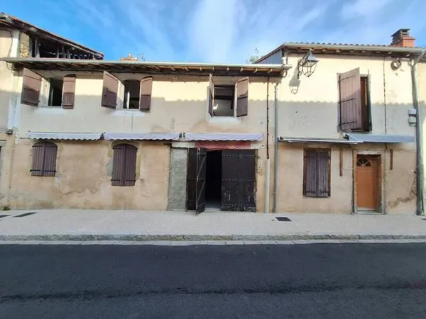 MARCIAC MAISON DE VILLE AVEC LOCAL COMMERCIAL ET APPARTEMENT DUPLEX FORT POTENTIEL !