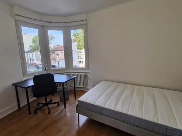 Chambre meublée - 69008