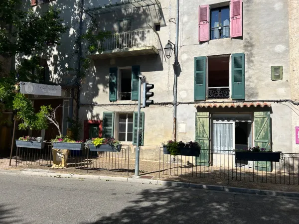 Maison de village à rénover - Centre de La Verdière (83)
