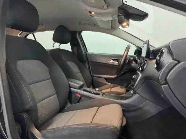Mercedes Gla 180 intuition — photo 4