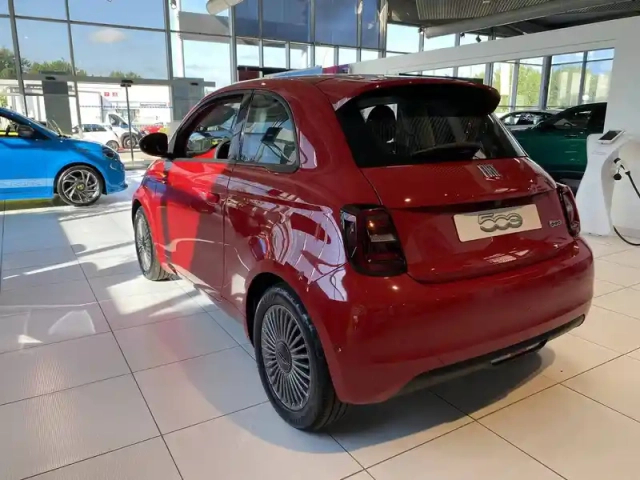 Fiat 500 3+1 e 95 ch — photo 8