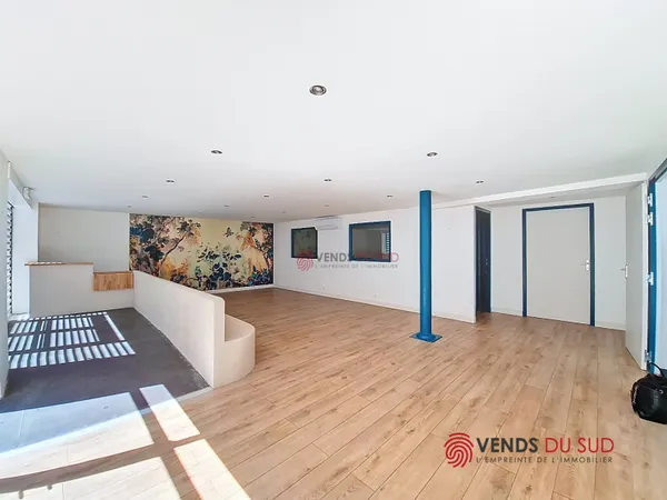 Local commercial 319 m²
