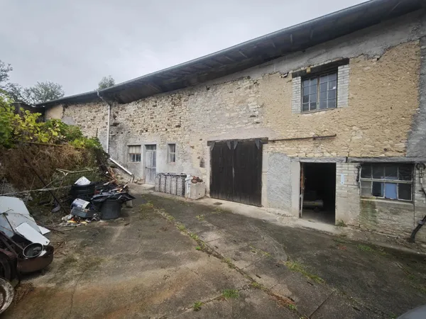 Ensemble immobilier de caractère – Plus de 500 m² à rénover – Fort potentiel locatif – 44 500 €