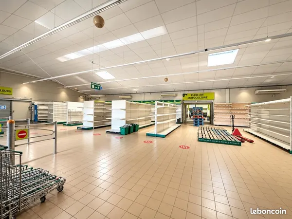 Local commercial 1 050 m²