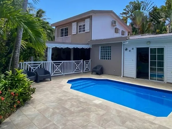 Villa 5 pièces 212 m²