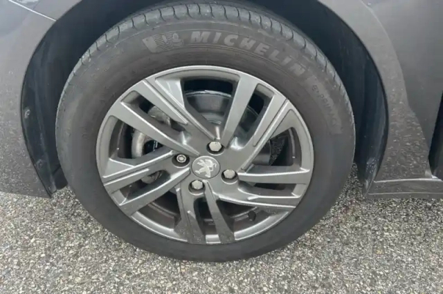 Peugeot 208 puretech 100 s&amp;s bvm6 — photo 19