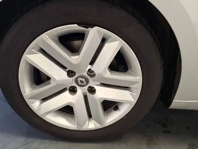 Renault Clio blue dci 85 — photo 15