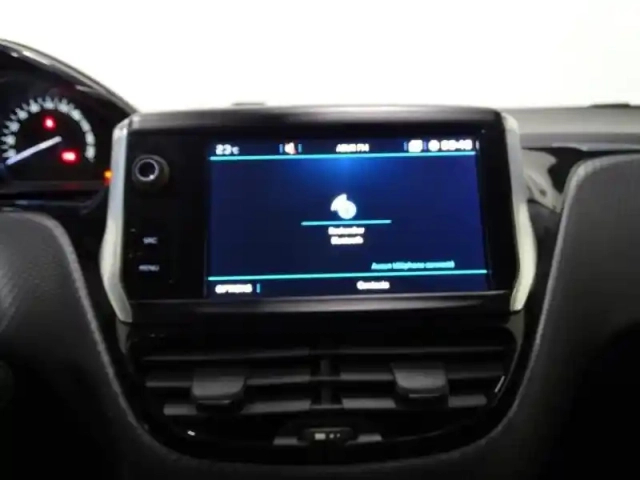 Peugeot 2008 1.2 puretech 110ch allure s&amp;s — photo 12
