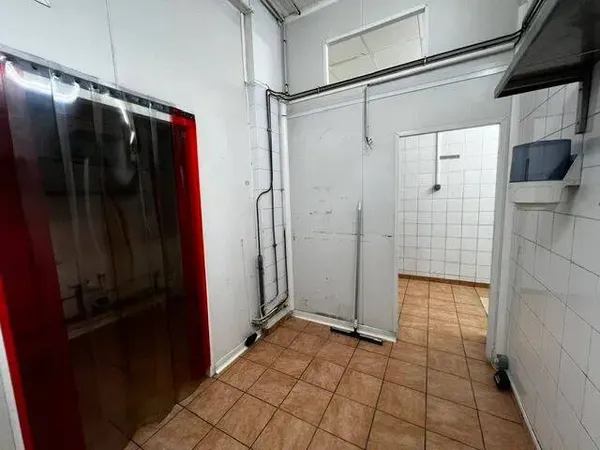Local commercial 130 m²