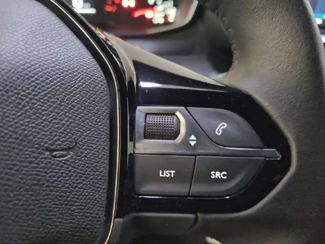 Peugeot 2008 puretech 100 s&amp;s bvm6 — photo 28