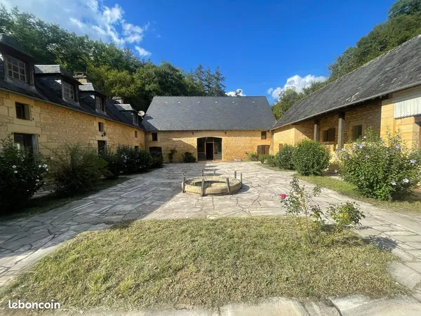 Les Eyzies - Ensemble 430m² : maison + bureaux + stockage + piscine