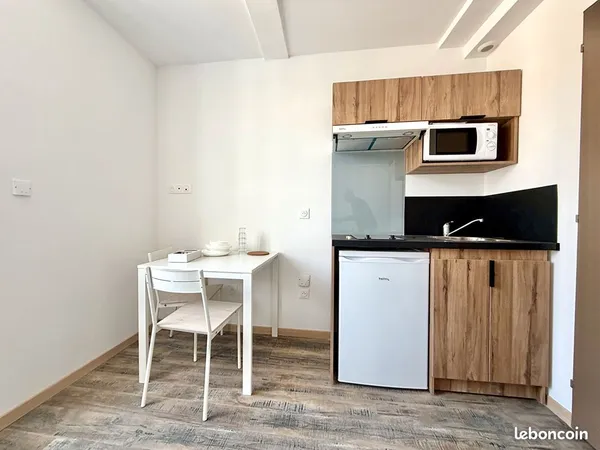 Studio 1 pièce 13 m²
