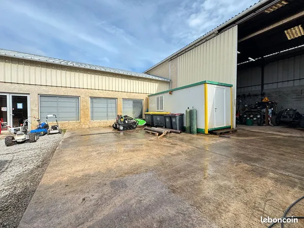 Entrepôt 760 m² PUYMOYEN