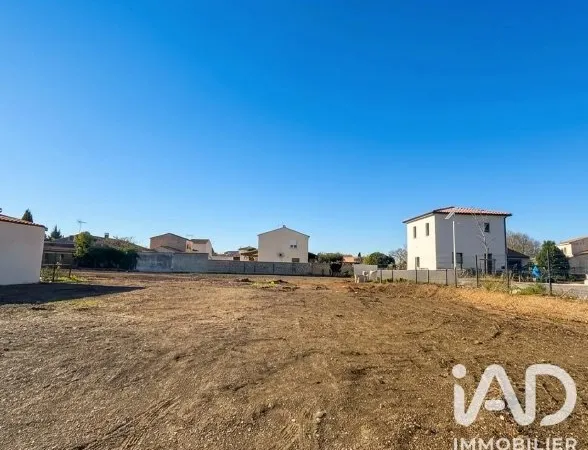 Terrain 300 m²