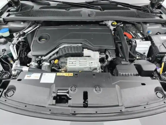 Peugeot 408 hybrid 136 e-dcs6 gt — photo 7