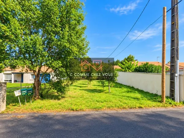 Terrain constructible 815m2 à Dompierre-sur-Mer