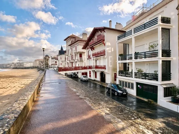 ST-JEAN DE LUZ CENTRE (64500) - T3 en RDC - 80 m² - Front de mer