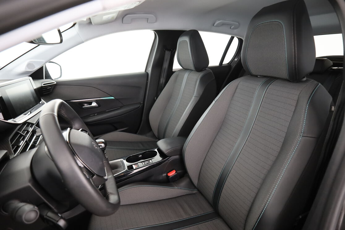 Peugeot 208 1.2 PureTech Allure — photo 9