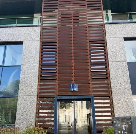 BUREAUX 65 m² À LOUER - LA ROCHELLE LA PALLICE - 2 PARKINGS Bureaux professionnels clés en main - 1e