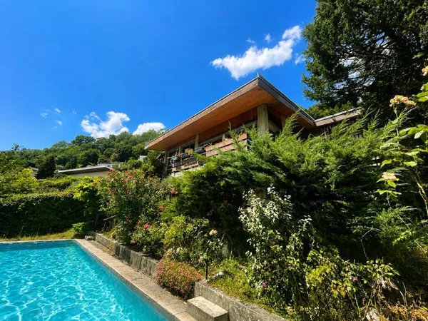 Tout le charme d'une maison d'architecte des années 70