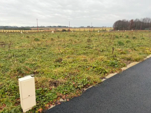 Terrain 592 m²