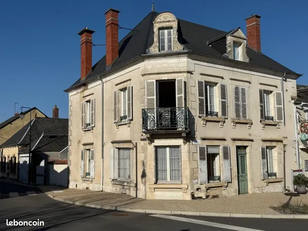 Maison 184 m² Plaimpied Givaudins
