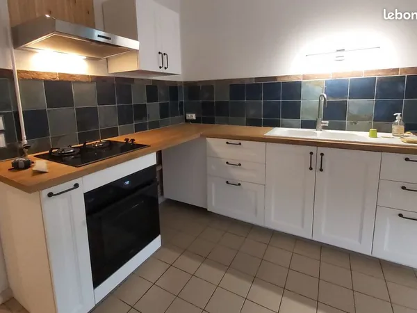 Grand appartement 83m2 rénové 3ch très lumineux avec cave, garage et ascenseur
