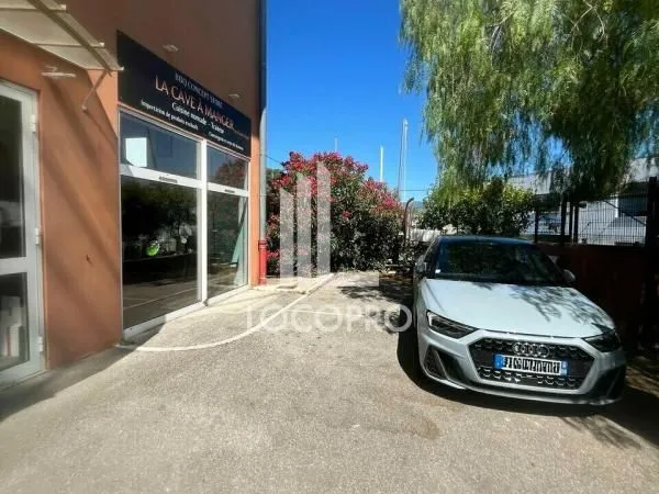 Local commercial 170 m²