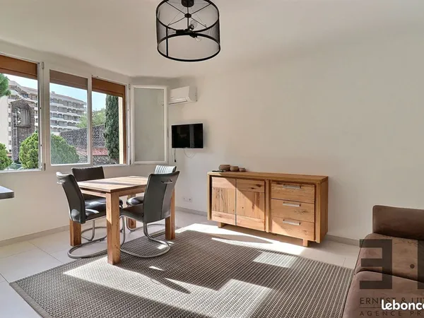 Studio 1 pièce 28 m²