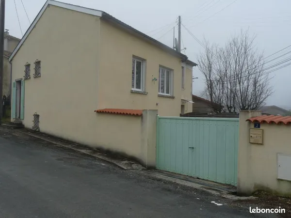 Maison Location Saint-Front-de-Pradoux 4p 77m² 680€