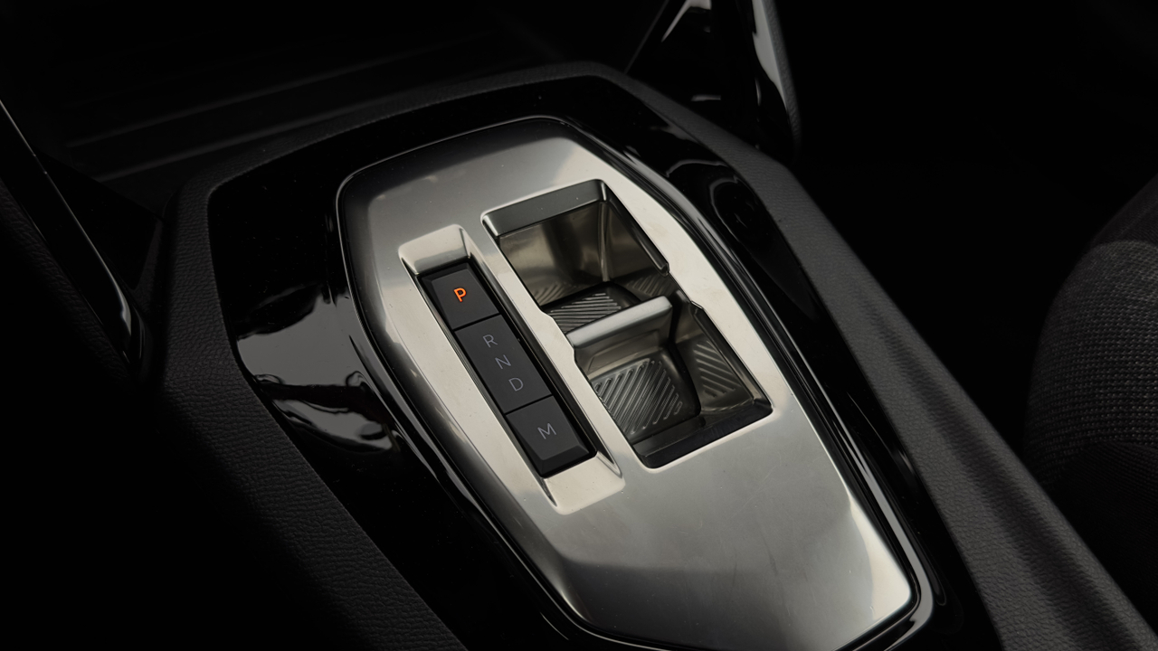 Peugeot 208 PureTech 100 S&amp;S EAT8 — photo 31