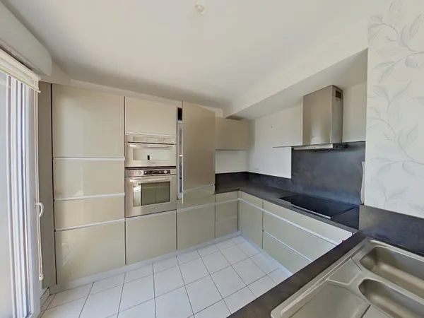 Appartement T4 Résidence Récente en du avec locataire en place